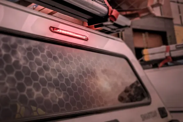 SmartCap glass rear door with the integrated third brake light lit